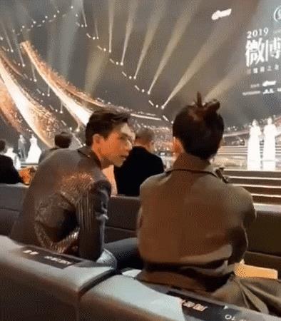 微博之夜广场吃瓜