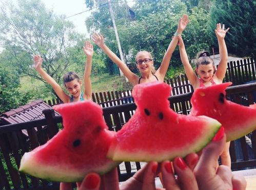 宁波小朋友吃瓜,甜蜜瓜果乐翻天