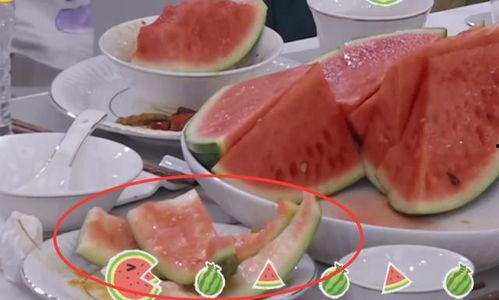 吃饭隔壁吃瓜,共享用餐时光的温馨瞬间