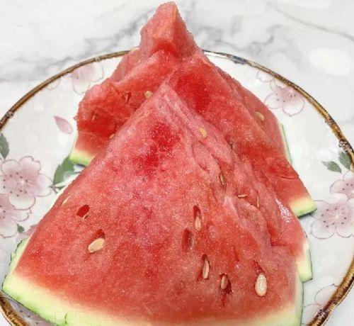 大妈吃瓜图片大全,捕捉生活百态