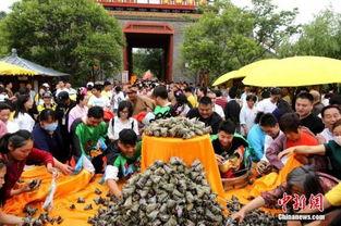 龙子湖区吃瓜场面,全民共享清凉时光